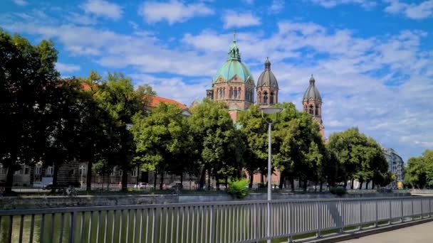 Munich Germany Panoramic View Downtown Buildings Traffic Isar River Sunny — Stock Video