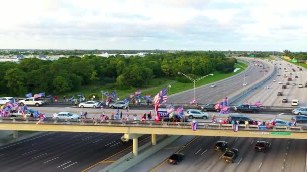 Trump Supporters Overpass South Florida — Stock video