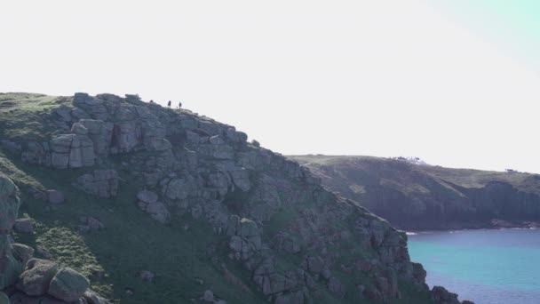 People Top Granite Cliff Land End Penwith Peninsula Cornwall Static — Stock video