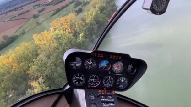 Impressive Aerial View Cabin Helicopter Flying Very Close French River — ストック動画