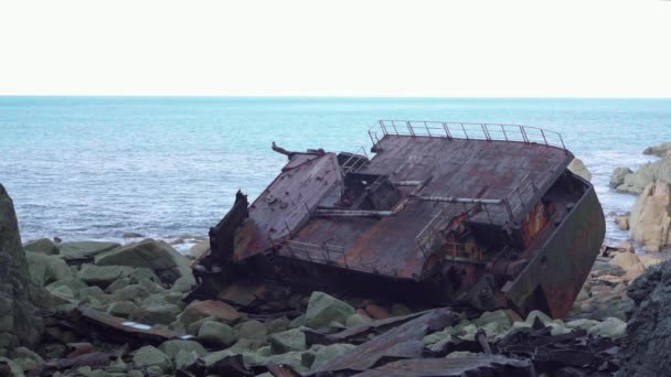Rms Mulheim Shipwreck Lying Rocks Calm Sea Medium Shot — Stockvideo