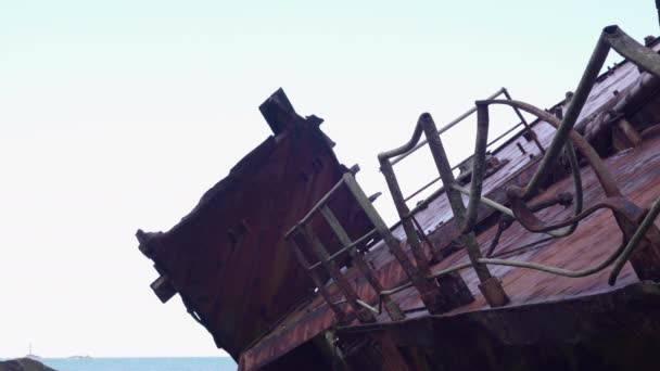 Rusty Damaged Viewing Deck Shipwreck Shoreline England Close Shot — Stockvideo