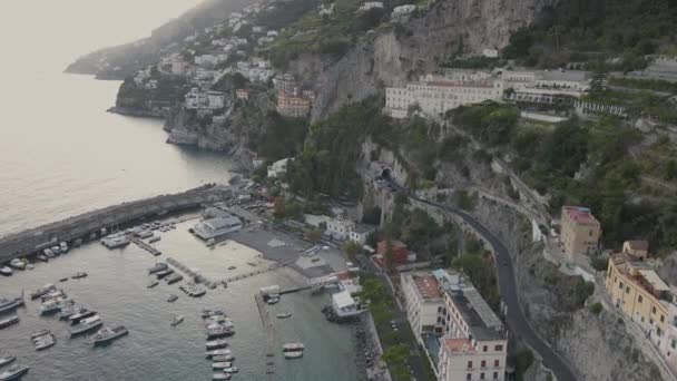 Drone Aerial View Amalfi Town Mediterranean Sea Italy Scenic Coastline — Vídeo de Stock