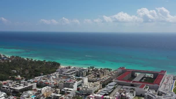 Aerial Shot Heading Sea Shows Buildings Big Hotel Caribbean — Video