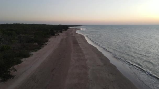 Повільне Переміщення Дронів Знімок Помаранчевого Заходу Порожній Пойнт Біч Дарвіні — стокове відео