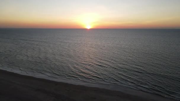 Slow Moving Aerial Drone Shot Orange Sunset Blue Ocean Lee — Vídeo de Stock