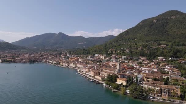 意大利萨洛市的空中景观 夏天的一天 加尔达湖畔和伊迪利奇城 — 图库视频影像