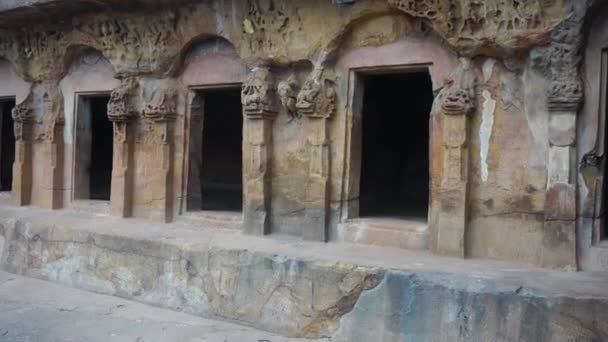 Gimbal Shot Temple Carvings Doorways Sri Lanka — Vídeo de Stock