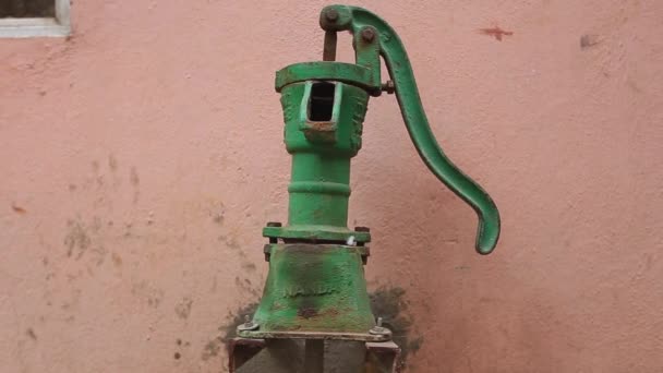 Green Antique Water Spigot Stands Stationary — Stockvideo