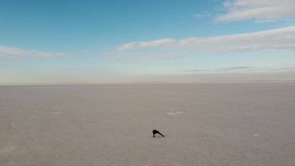 Girl Peaceful Moment Yoga Flow Midle Salt Flat Turkey Lake — Stock Video