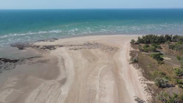 Aerial Drone Shot White Sandy Beach Blue Water Rocks Lee — Stock Video