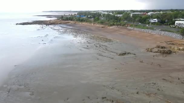 Low Drone Shot Night Cliff Beach Rockpool Darwin Northern Territory — Vídeo de stock