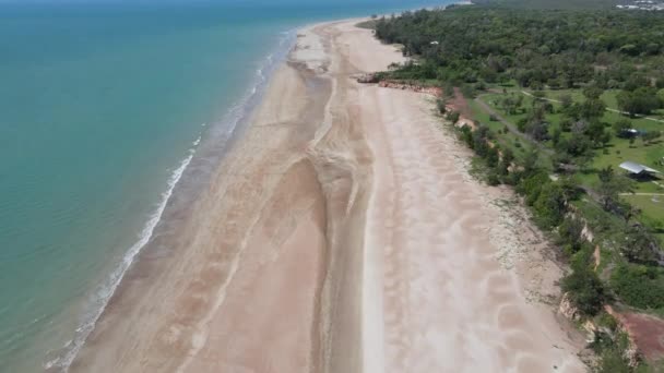 Bewegende Luchtfoto Van Casuarina Beach Darwin Northern Territory — Stockvideo