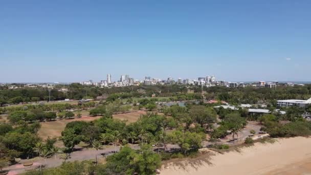 Moving Drone Shot Mindil Beach Darwin Skyline Northern Territory — Stock video