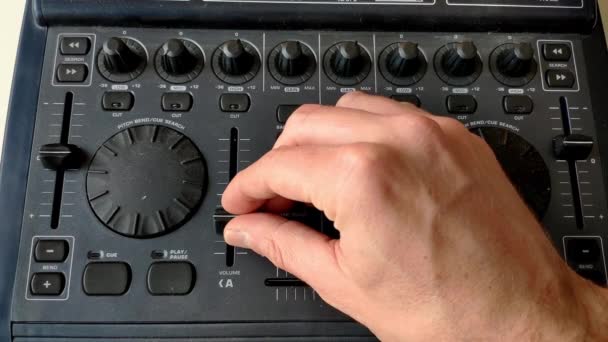 Interface Ing Computer Seen Fader Raised Crossfader Moved Right Another — 비디오