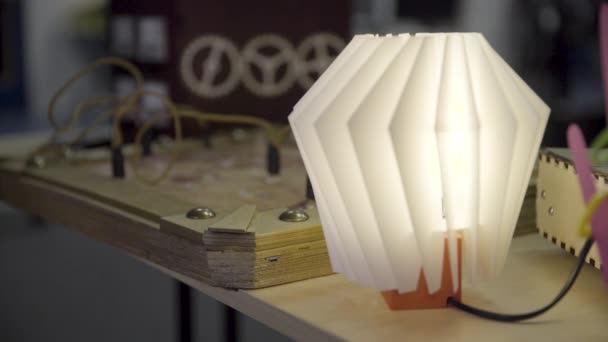 Lamp Prototype Foreground Focus Shift Power Supply Background — Stock Video