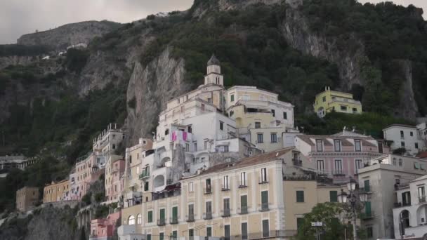 Picturesque Amalfi City Amalficoast Italy Old Scenic Buildings Steep Cliffs — Wideo stockowe