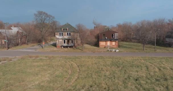 Drone View Dilapidated House Detroit Neighborhood Video Filmed Best Image — Stock Video