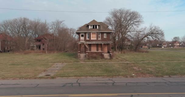 Drone View Dilapidated House Detroit Neighborhood Video Filmed Best Image — Stok video