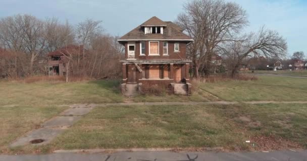 Drone View Dilapidated House Detroit Neighborhood Video Filmed Best Image — Vídeo de Stock
