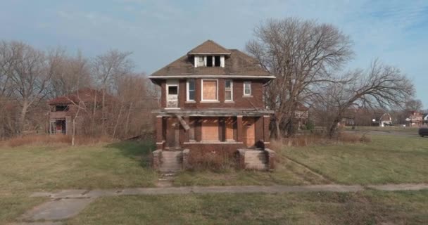 Drone View Dilapidated House Detroit Neighborhood Video Filmed Best Image — Stok video