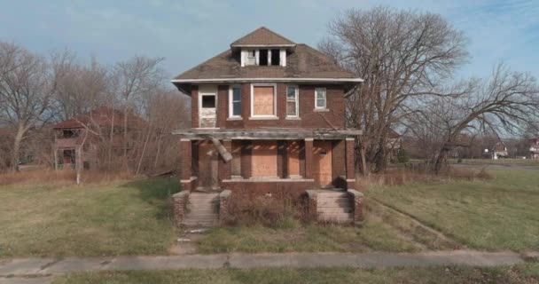 Drone View Dilapidated House Detroit Neighborhood Video Filmed Best Image — Video Stock