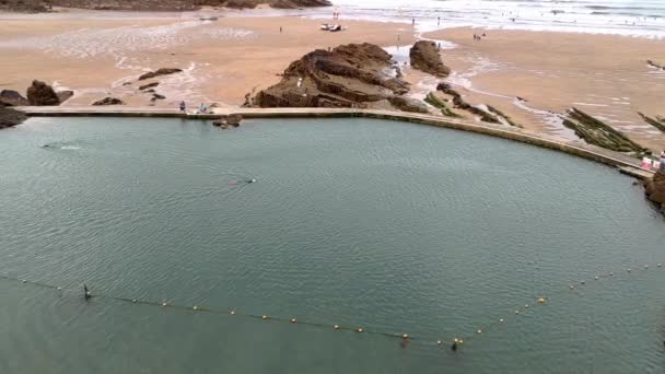 Природний Морський Басейн Селі Баде Корнуолл Англія Пул Наповнюється Водою — стокове відео