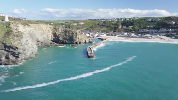 Turquoise Waters Tranquil Landscape Portreath Cornwall Summer Aerial Wide Shot — ストック動画