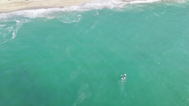 Two Kayakers Enjoying Summer Weather Portreath Beach Cornwall England Aerial — Vídeo de Stock