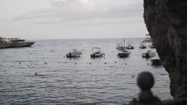 Motorboats Yachts Anchored Swaying Sea Amalfi Coast Italy — Vídeos de Stock