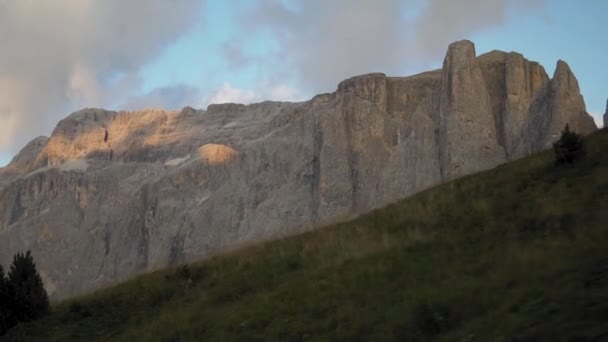 Пройшовши Стежкою Доломітах Валь Гардена Альпіністи Італійських Альпах — стокове відео