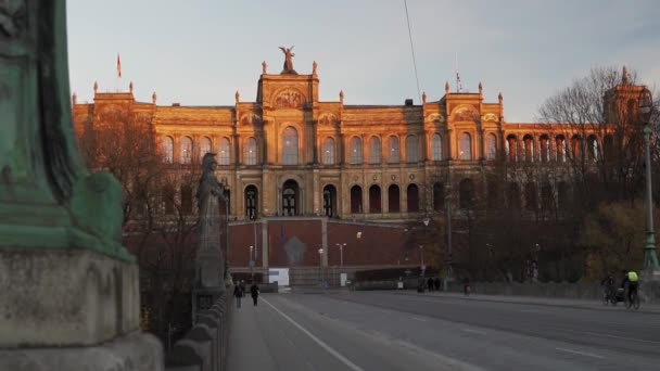 Bright Light Sunset Maximilianeum Munich Evening — Stockvideo