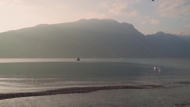 Mystic Light Sunrise Lone Mountain Golden Morning Empty Lake Garda — Vídeo de stock