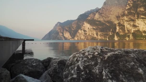 Riva Del Garda Beach Garda Lake Sunrise Shooting Rocks — Stock video