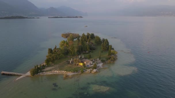 Aerial View Tiny Bar San Biagio Island Lake Garda Northern — Stockvideo