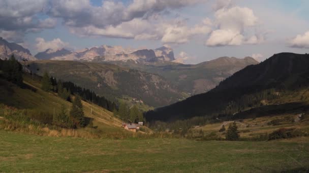 Green Mountain Valley Serene Harmonious Alps Panorama Dolomites Italy — Vídeo de Stock