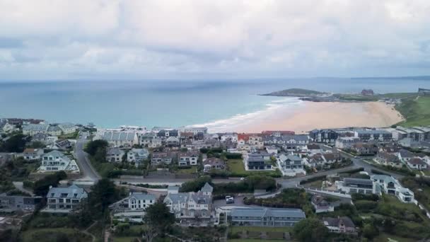 Beautiful Houses Newquay Town Sandy Fristal Beach Blue Ocean Background — Stok video