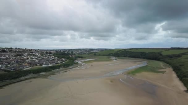 Populated Cornish Town Newquay United Kingdom Gannel River Aerial Shot — ストック動画