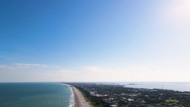 Beautiful Cocoa Beach Coastline Florida Aerial Landscape Tilt — 비디오