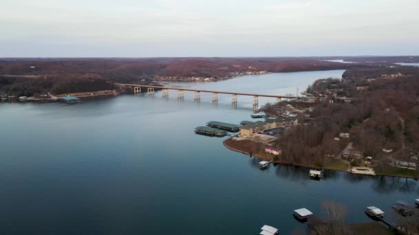 Lake Ozarks Toll Bridge Beautiful Missouri Landscape Aerial — Vídeo de stock