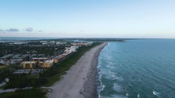 Serene Sunset Scene Touristic Cocoa Beach Florida Aerial Establishing — 图库视频影像