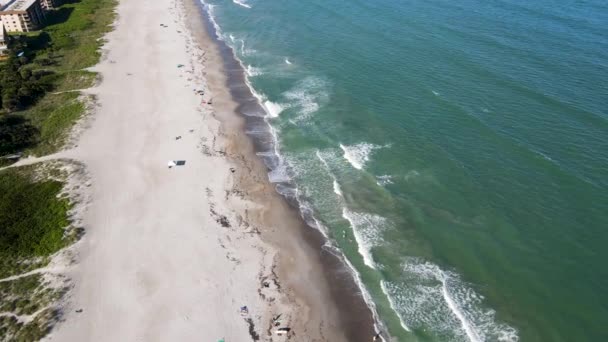 Tourists Vacation Enjoying Sunny Florida Beach Cocoa Aerial — Wideo stockowe