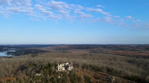 Abandoned Destroyed Castle Ruins Midwest America Landscape Aerial — Stockvideo