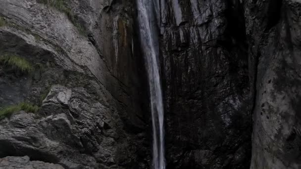 Waterfall Rocky Mountain Cliff Water Falling Lake Cascade Abyss — Wideo stockowe
