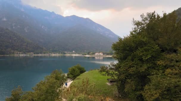 Aerial View Resting Area Hiking Path Shore Lake Ledro Italy — Stock Video