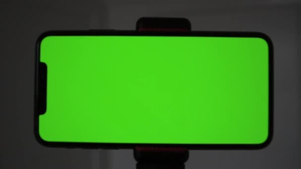 Closeup Iphone Pro Max Tripod Green Screen — ストック動画