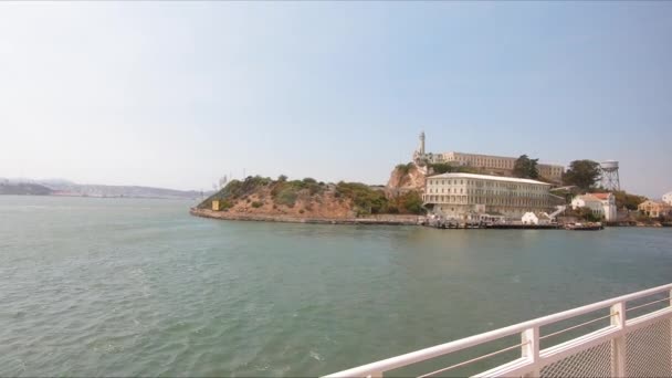 Подъем Остров Алькатрас Туристической Лодке — стоковое видео