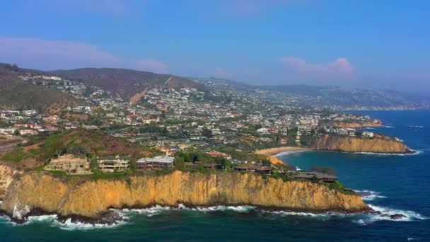 Several Very Big Houses Cliff Laguna Beach California — Stock Video