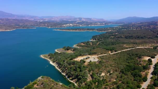 Beautiful Rotating Aerial Shot Lake Cachuma Bradbury Dam Santa Barbara — Stok video