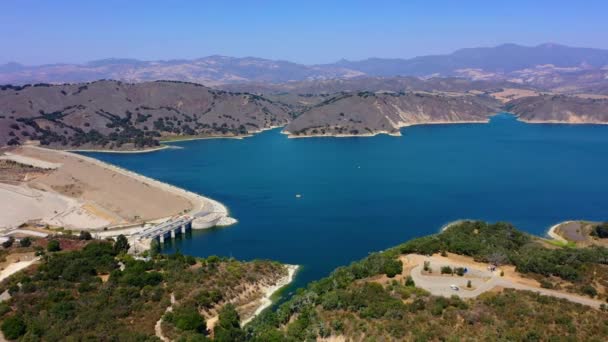 Aerial Drone Shot Lake Cachuma Bradbury Dam Santa Barbara — Stockvideo